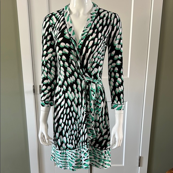BCBGMAXAZRIA Adele Wrap dress - Picture 2 of 14